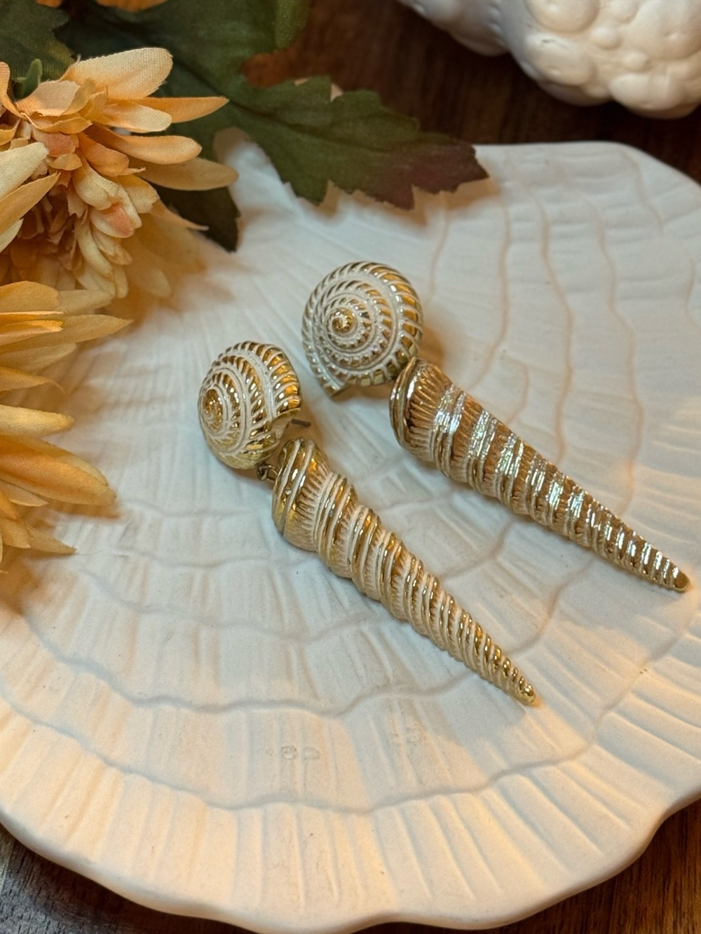 Gold Spiral Shell Drop Vintage Earrings - Picture 8 of 16